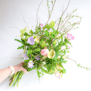bouquet de fleurs locales. fleurs réfléchies. bouquet de printemps. fleurs belges. éco-fleuriste belge